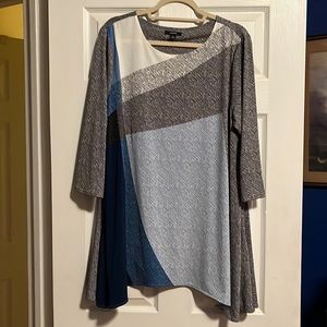 Woman’s high low tunic in shades of blue.